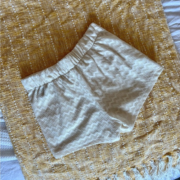 Pattern Knit Shorts - Picture 2 of 3